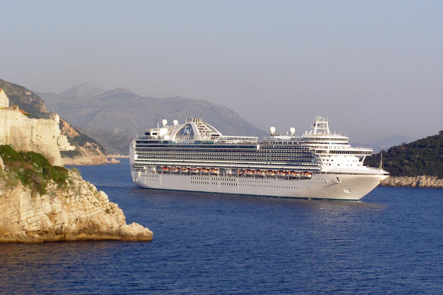 Disfrute de un excepcional Crucero de lujo a bordo del Emerald Princess EMERALD PRINCESS ESMERALD PRINCESS CRUCEROS DE LUJO DESCUENTO VACACIONES EN EL MAR